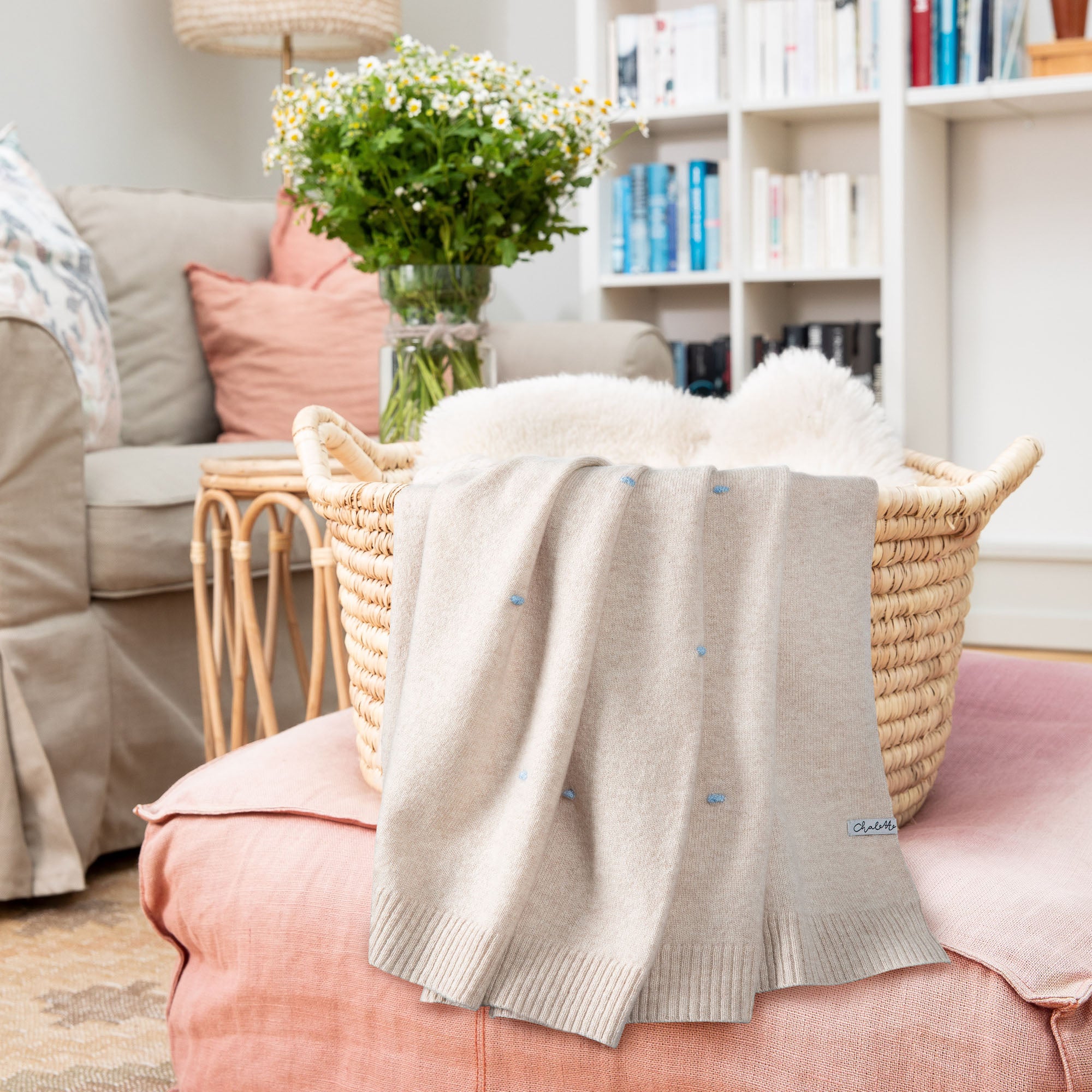 Baby blanket 'Wolkensteiger' | 100% cashmere | beige / light blue | 102 x 105 cm